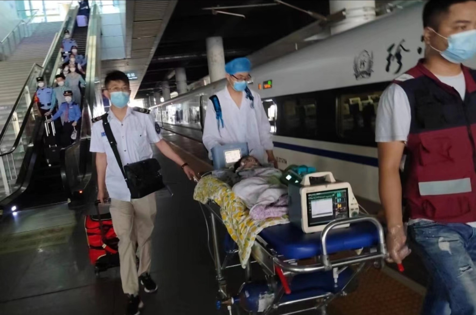 开平市高铁转运公司